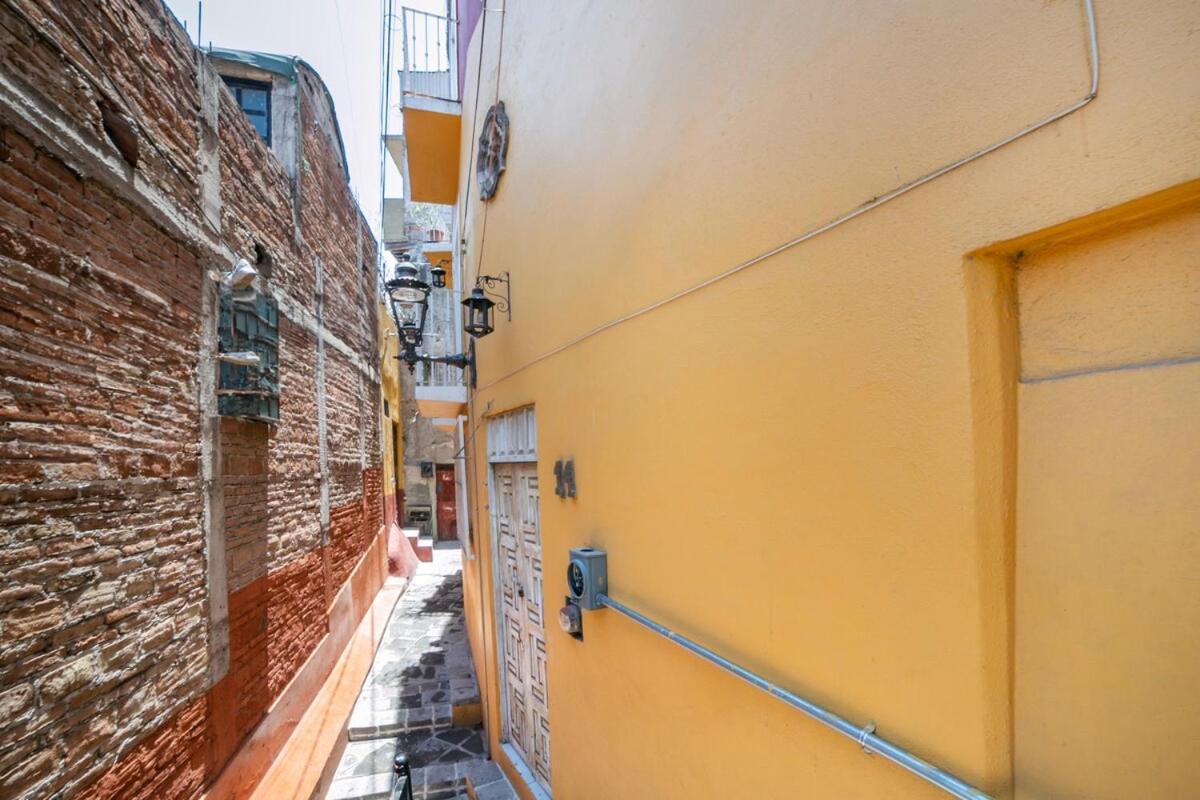 Colonial Charm Private With Bathroom Apartment *