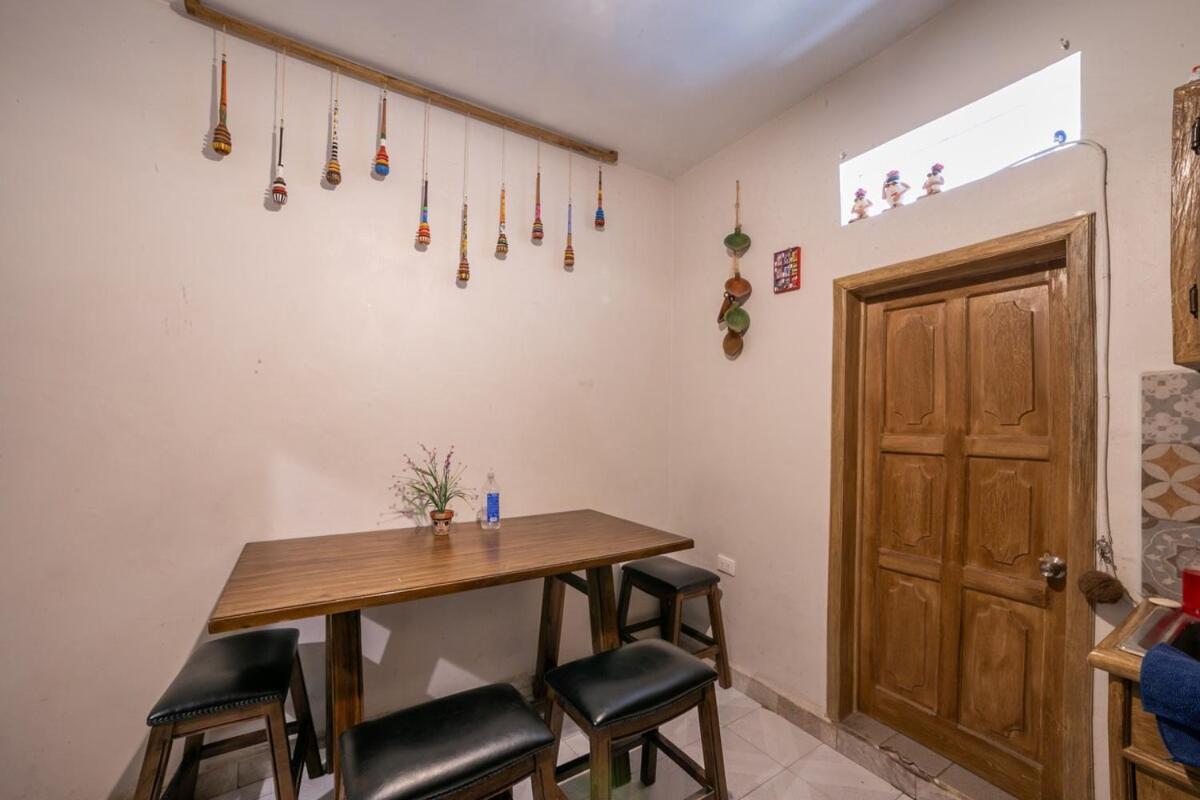 Colonial Charm Private With Bathroom Apartment