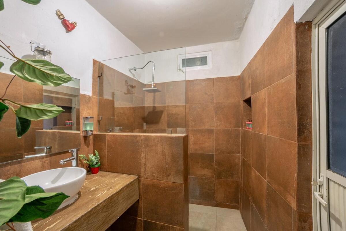 Colonial Charm Private With Bathroom